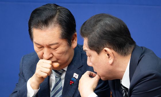 논의하는 민주당 지도부