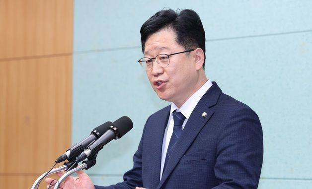 재생에너지 관련 기자회견하는 안호영 의원