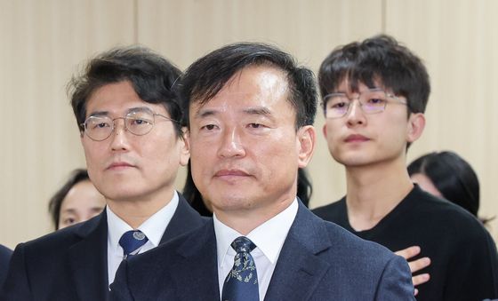 국민의례하는 김종철 위원장