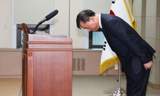 인사하는 김종철 위원장