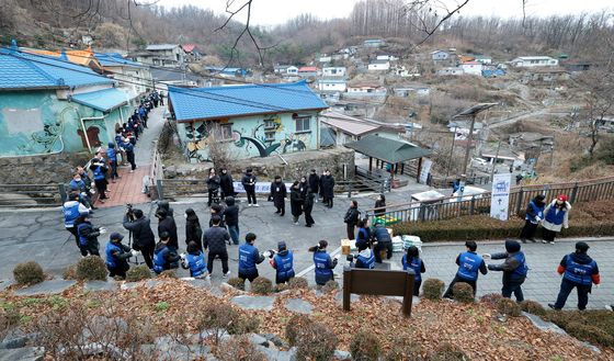 행복공감봉사단, 취약계층 혹한기 대비 위한 '연탄 나눔' 봉사활동 진행