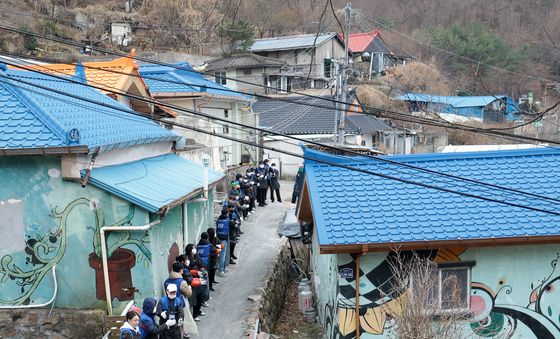 행복공감봉사단, 홍제동 개미마을 '연탄 나눔' 봉사활동 진행