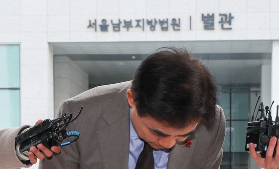 인사하는 김병욱 정무비서관