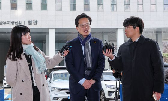 답변하는 박주민 의원