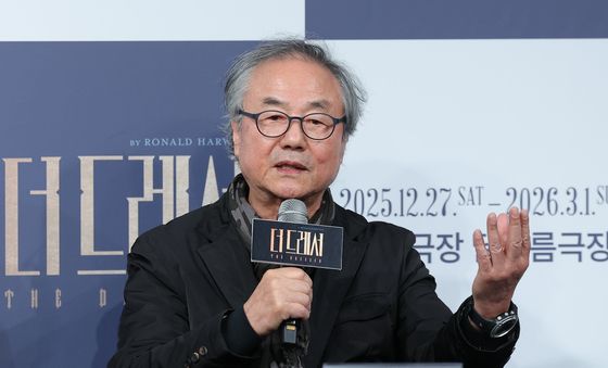 정동환 '더 드레서' 선생님 역