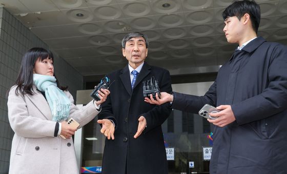 답변하는 이종걸 전 의원