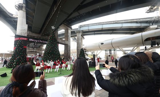 뚝섬에서 즐기는 크리스마스 공연