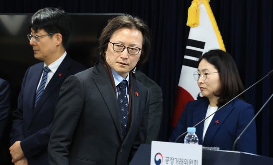 업무보고 사후 브리핑 나서는 주병기 공정거래위원장