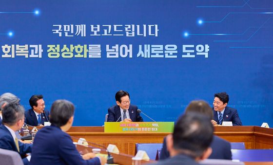 미소 짓는 이재명 대통령