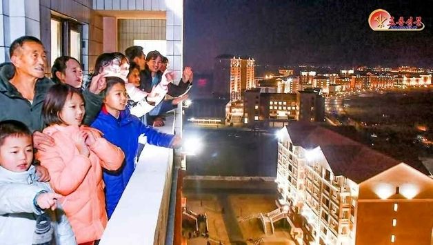 北 "수재민이 행복 보금자리 주인공으로 거듭나…복받은 삶"