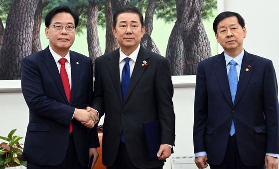 '예산안' 손 맞잡은 여야