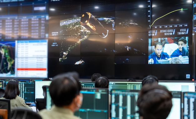 '아리랑 7호', 관제 작업 수행