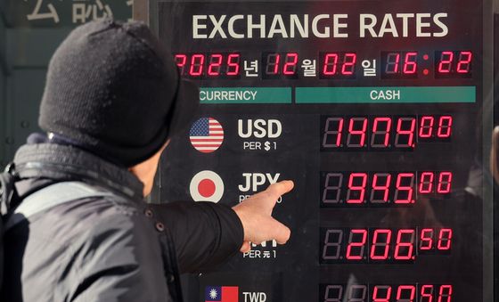 환율 1500원 수준까지 위협…계속되는 원화 약세