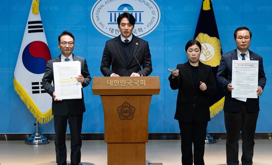 '연어 술파티' 법무부 특별점검 결과 공개하는 민주당