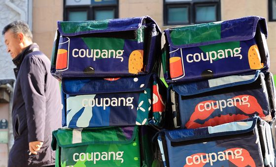 고객 정보 유출에도 쌓인 쿠팡 배달박스