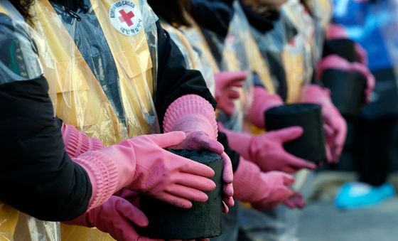 사랑 담아 연탄 한 장 한 장
