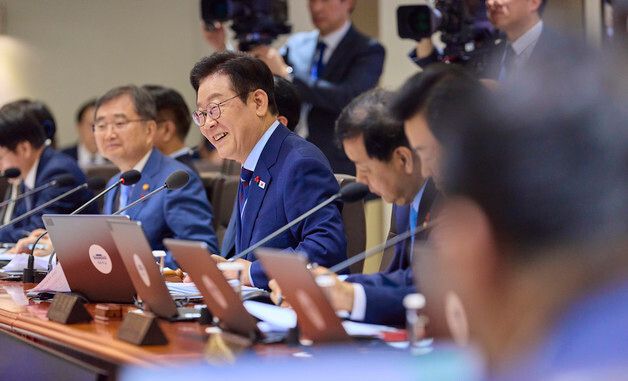 미소 짓는 이재명 대통령