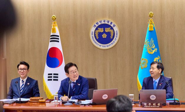 미소 짓는 이재명 대통령