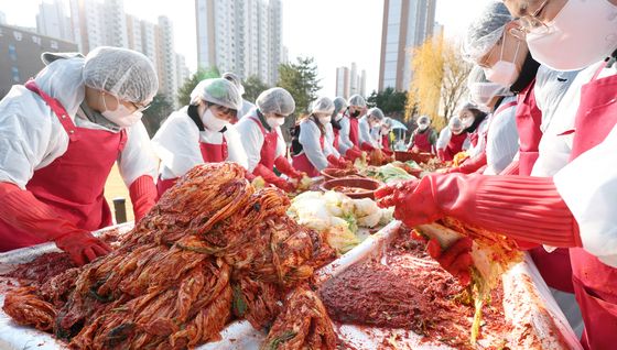 국민연금공단 등 전북 혁신도시 이전 공공기관 사랑의 김장 나눔 행사