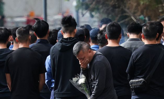 [포토] 홍콩 화재 추모하는 시민들