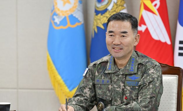 NATO 군사위원장과 공조통화하는 진영승 합참의장