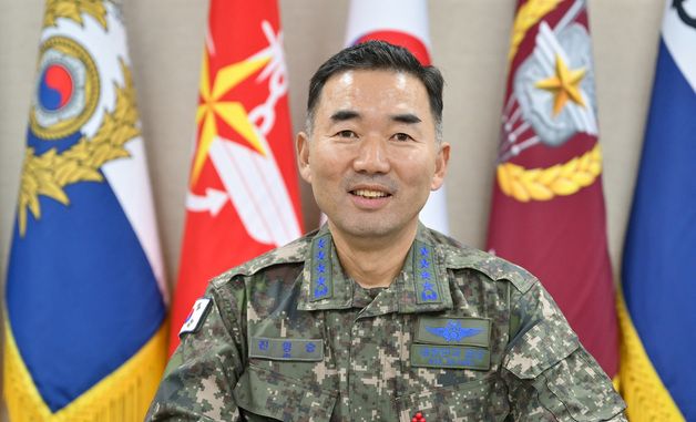 NATO 군사위원장과 공조통화하는 진영승 합참의장