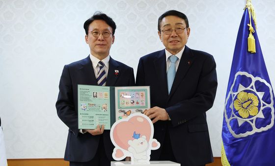 크리스마스 씰 전달식 참석한 김민석 총리