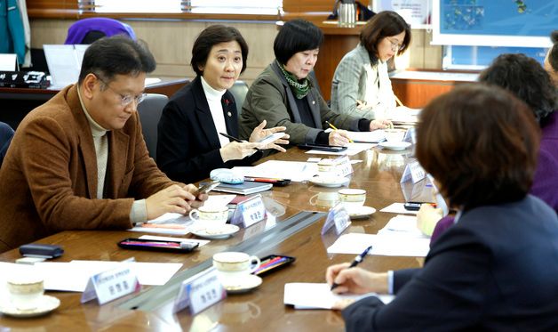 발언하는 이스란 보건복지부 1차관