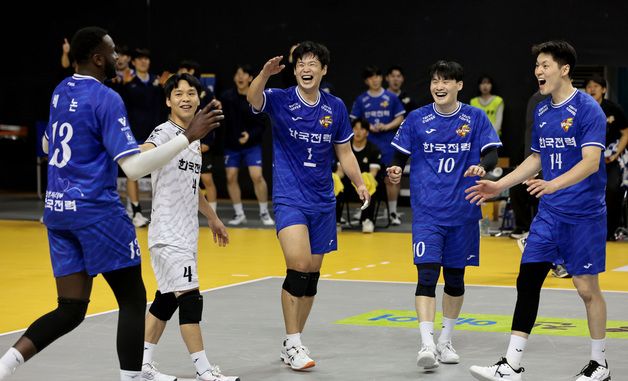 득점에 환호하는 한국전력