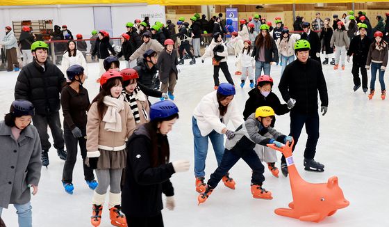서울시청 앞에서 즐기는 스케이트