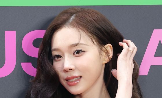 윈터, 정국과 열애설 후 첫 포착