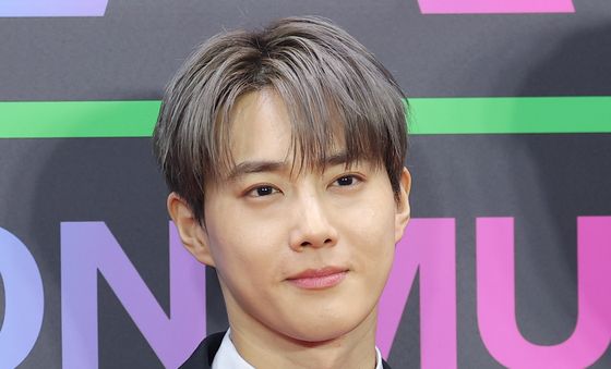 수호, 엄지척 멋짐