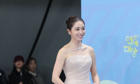 이민정, 연예대상 첫 MC 데뷔