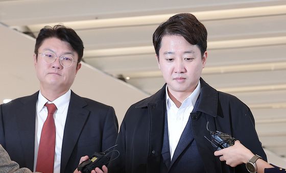 피의자 신분으로 특검 출석하는 이준석