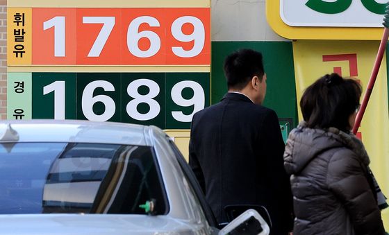 주유소 기름값 2주 연속 하락…“12월 하락세 유지될 전망”