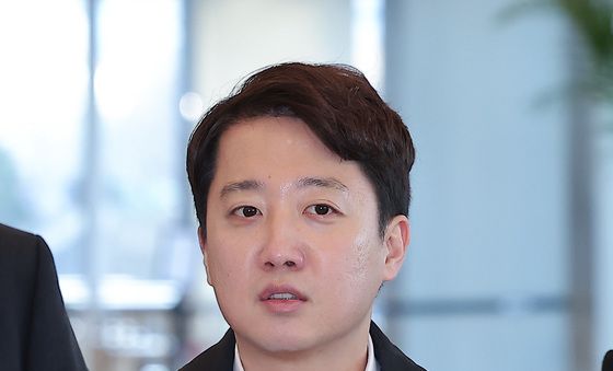 특검 출석하며 입장 밝히는 이준석
