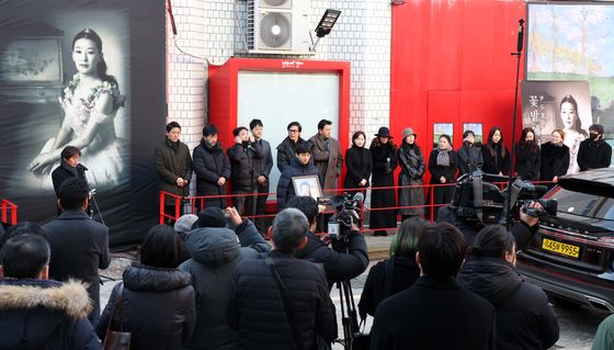 대학로에서 열린 윤석화 노제…연극인의 이별