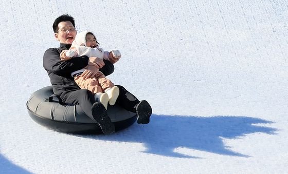 아빠랑 눈썰매 '최고'