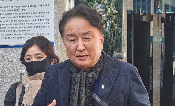 두번째 소환조사 마친 김영환 충북지사