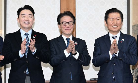 밝은 분위기 속 열린 고위당정협의회