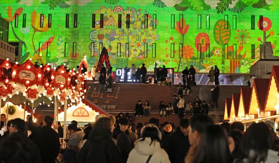 세종문화회관 외벽에 펼쳐진 미디어파사드