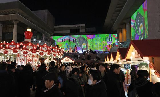 세종문화회관 외벽에 펼쳐진 예술