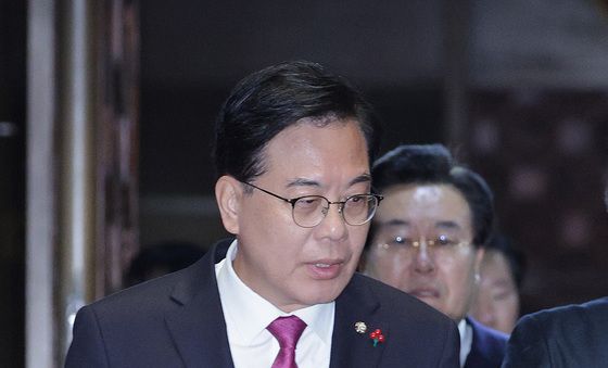 의총 참석하는 송언석