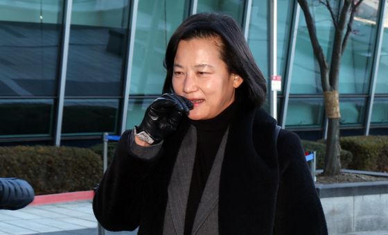 정유미 검사장, 인사 강등 집행정지 신청 심문 출석