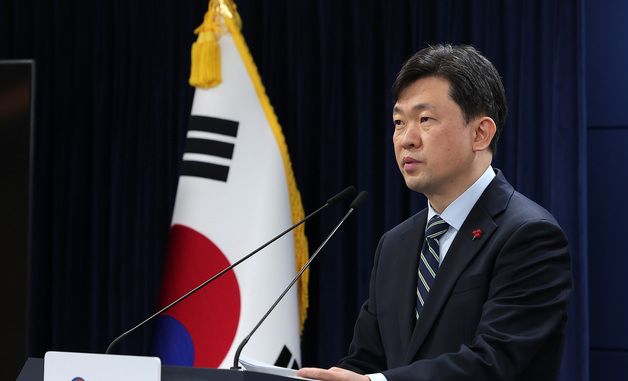 정례 브리핑하는 윤민호 통일부 대변인