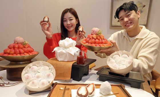 '붉은 말의 해, 디저트로 먼저 만나보세요'