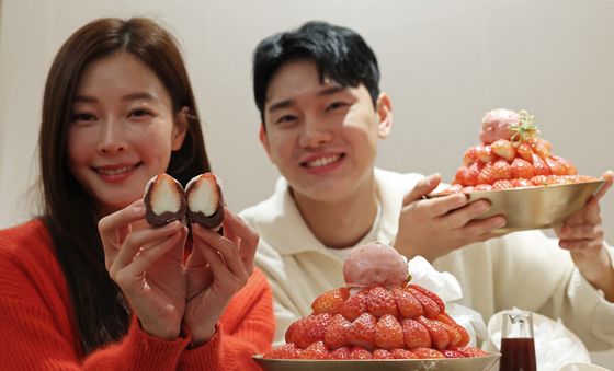 신세계百, '붉은 말'의 해 기념하는 디저트 소개