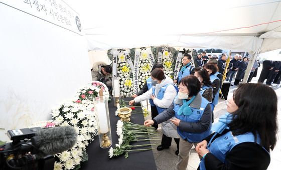 광주대표도서관 희생자 시민 분향소 찾은 여객기 참사 유가족