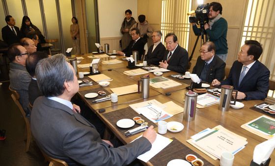 여야 정치권 원로들 '한자리에'