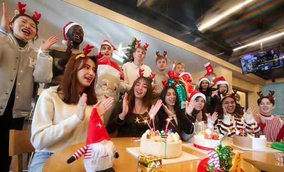 "한국에서 크리스마스 맞이해요"